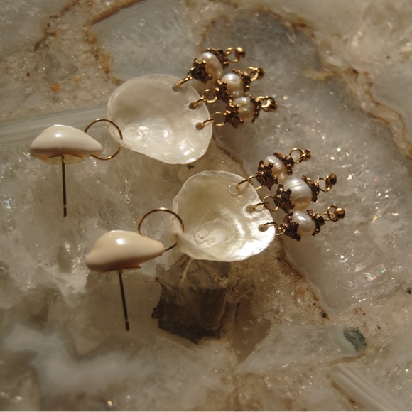 Shell & Pearl Earrings - Picture 3 of 4
